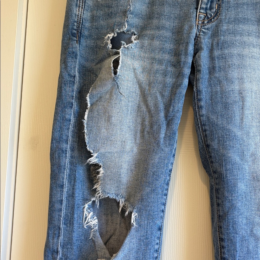 American Eagle | “Boyfit” Light Wash Distressed Straight Leg/Boot Cut Size 4 - Picture 3 of 7